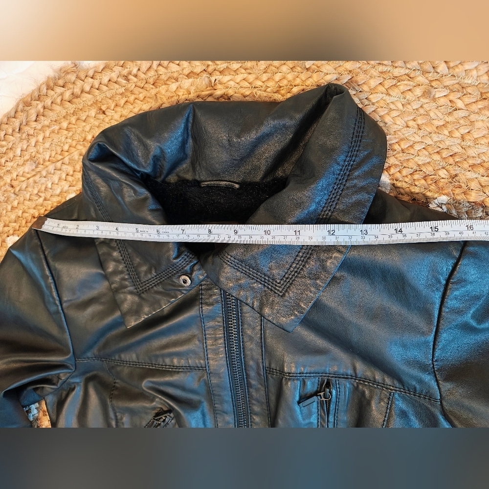 Classic Black Leather Trench Coat with Belt - Picture 6 of 16